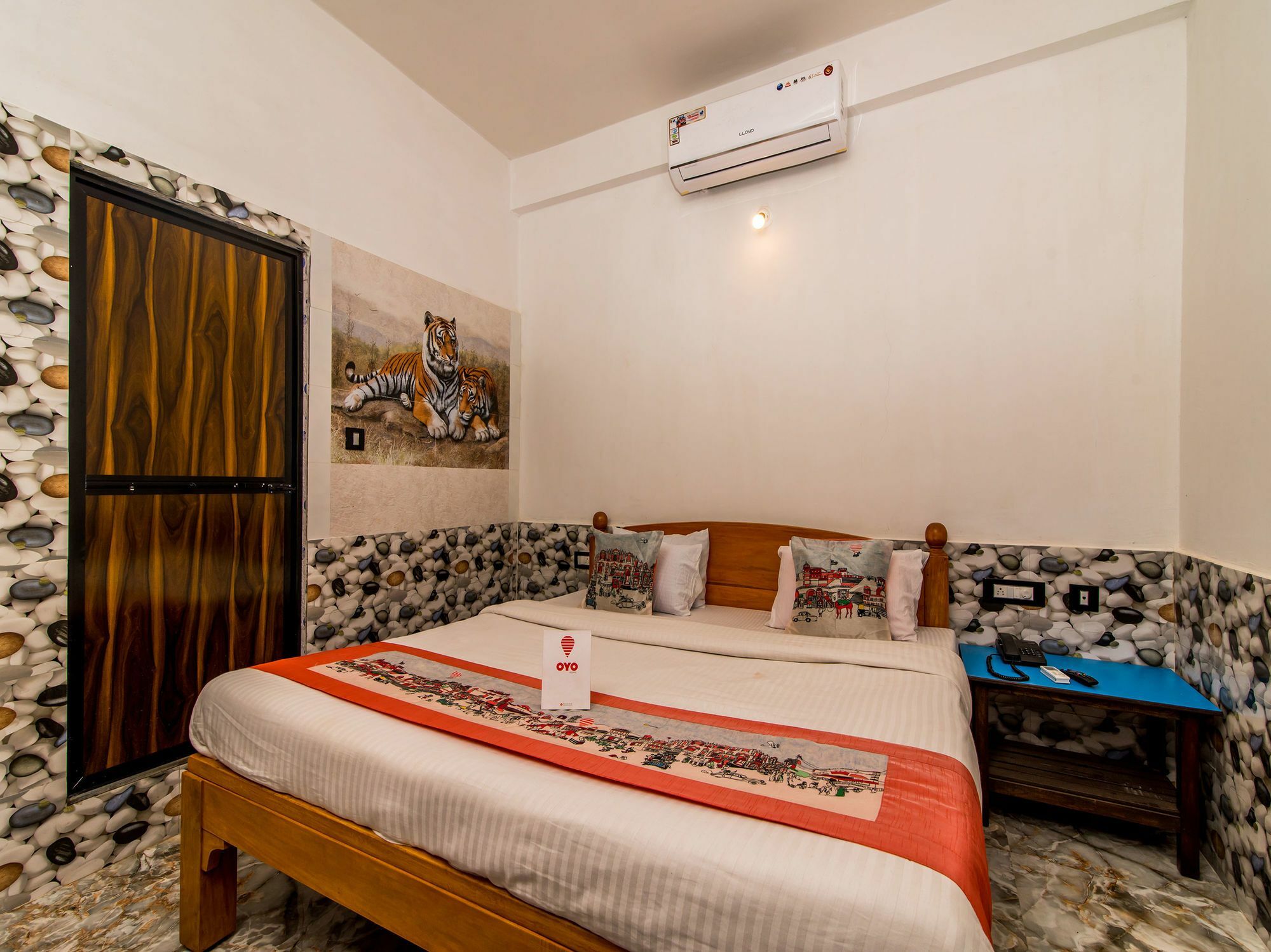 Oyo 10809 Hotel Tushar Inn Бага Экстерьер фото